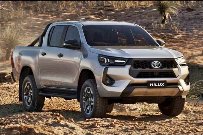 Toyota Hilux facelift front quarter 
